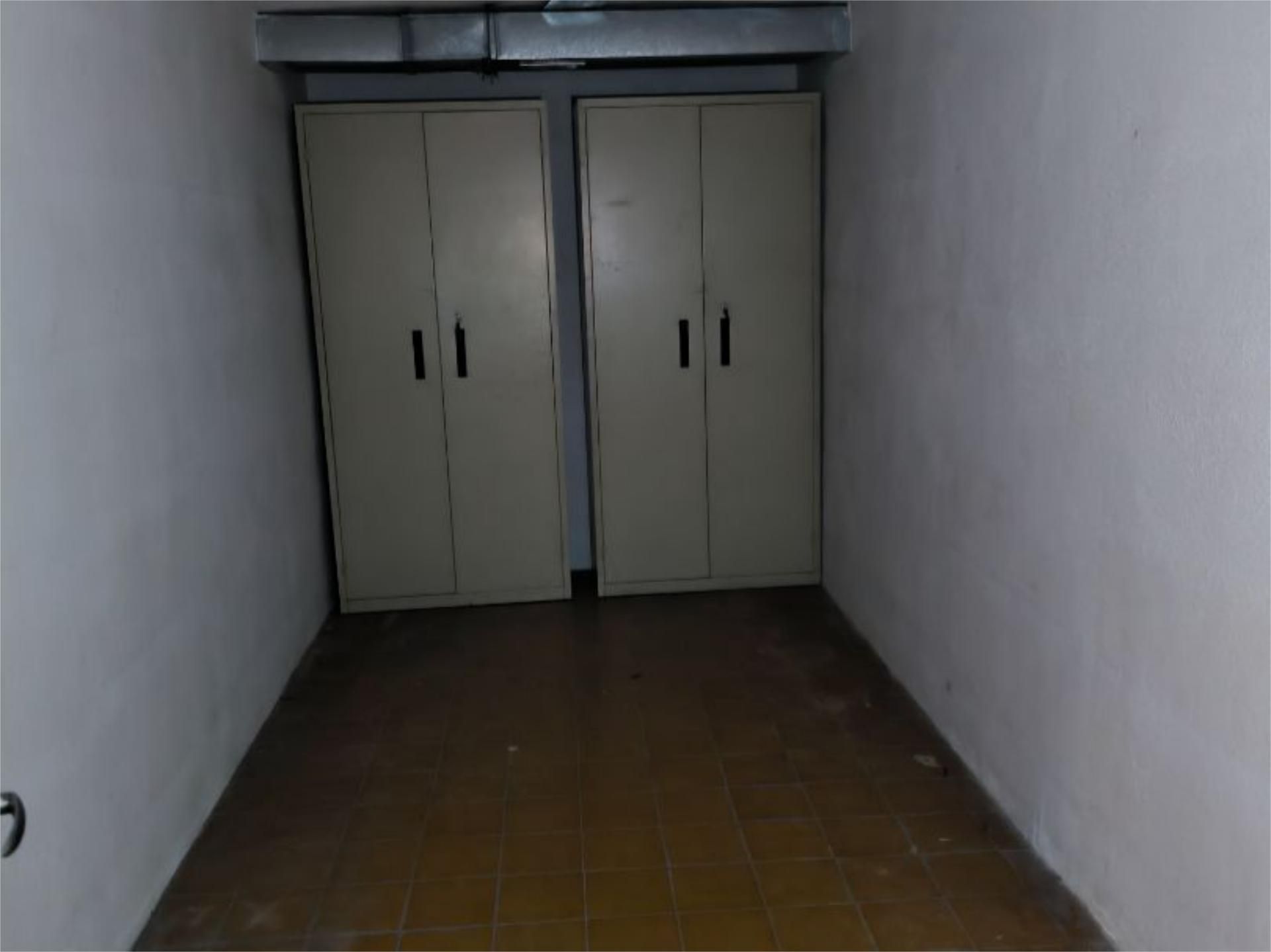 Box room for sale in  Valencia Capital