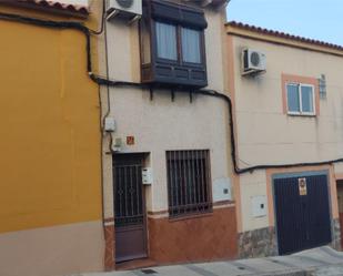 Vista exterior de Casa o xalet en venda en Puertollano amb Aire condicionat i Balcó