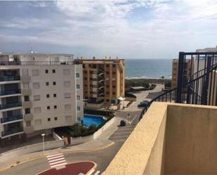 Vista exterior de Apartament en venda en Guardamar de la Safor amb Aire condicionat, Terrassa i Piscina