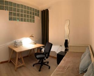 Bedroom of Flat to share in  Madrid Capital  with Air Conditioner, Heating and Parquet flooring