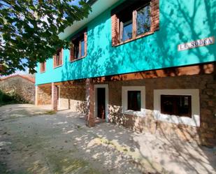 Exterior view of House or chalet for sale in Cangas de Onís  with Heating, Parquet flooring and Storage room