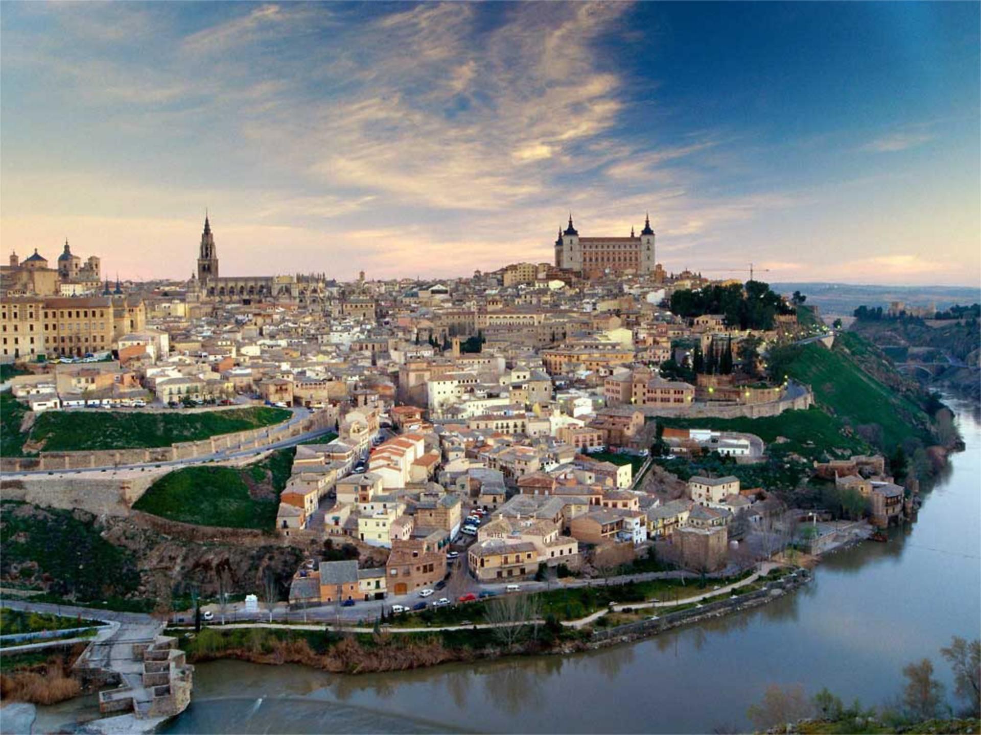 Vista exterior de Casa o xalet en venda en  Toledo Capital amb Aire condicionat, Terrassa i Balcó