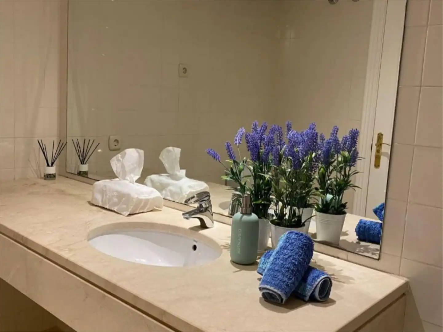 Wohnung zum Verkauf in A-7176, 21, Istán Badezimmer von Wohnung zum Verkauf in Istán mit Klimaanlage, Terrasse und Schwimmbad