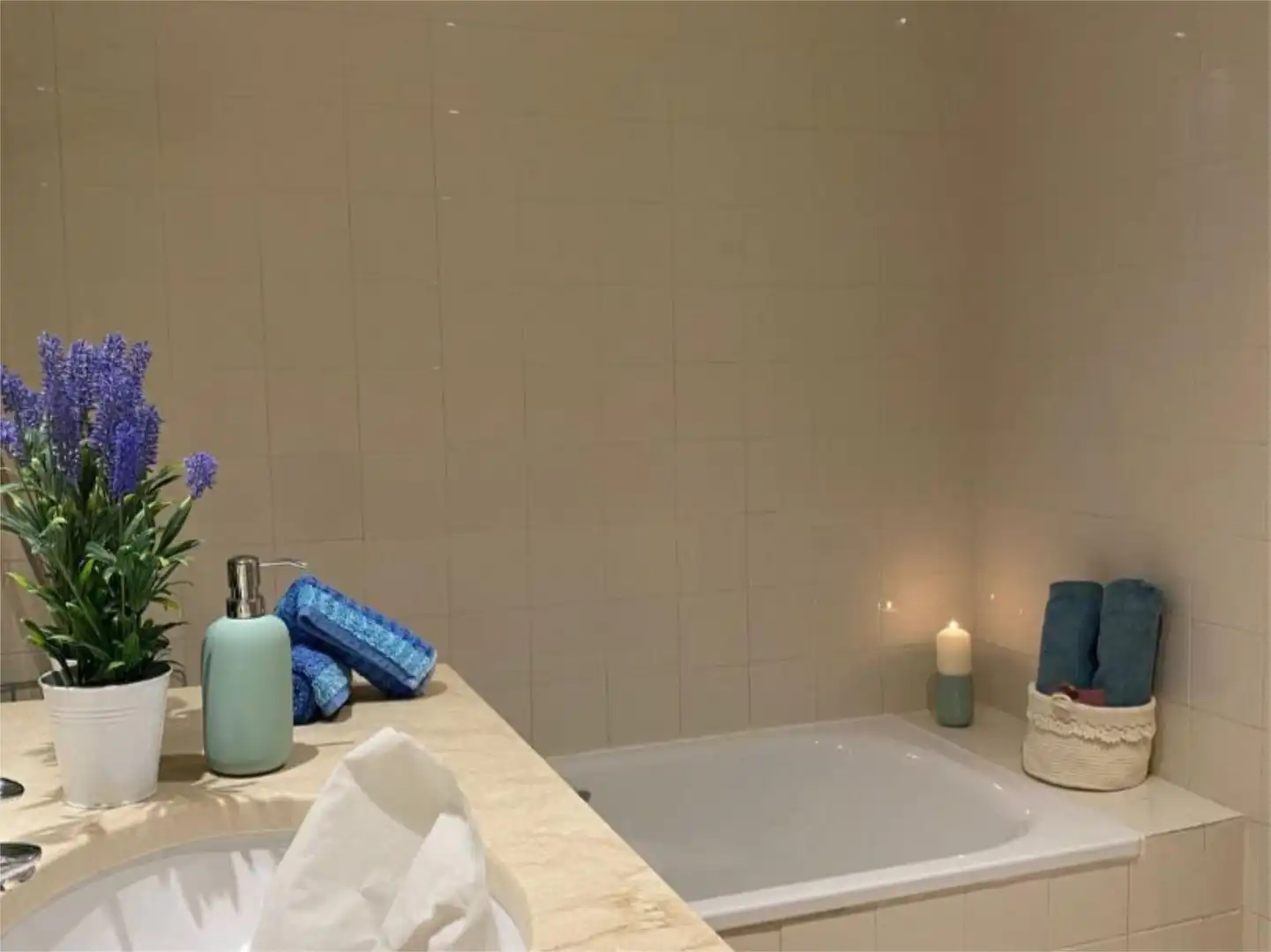 Wohnung zum Verkauf in A-7176, 21, Istán Badezimmer von Wohnung zum Verkauf in Istán mit Klimaanlage, Terrasse und Schwimmbad