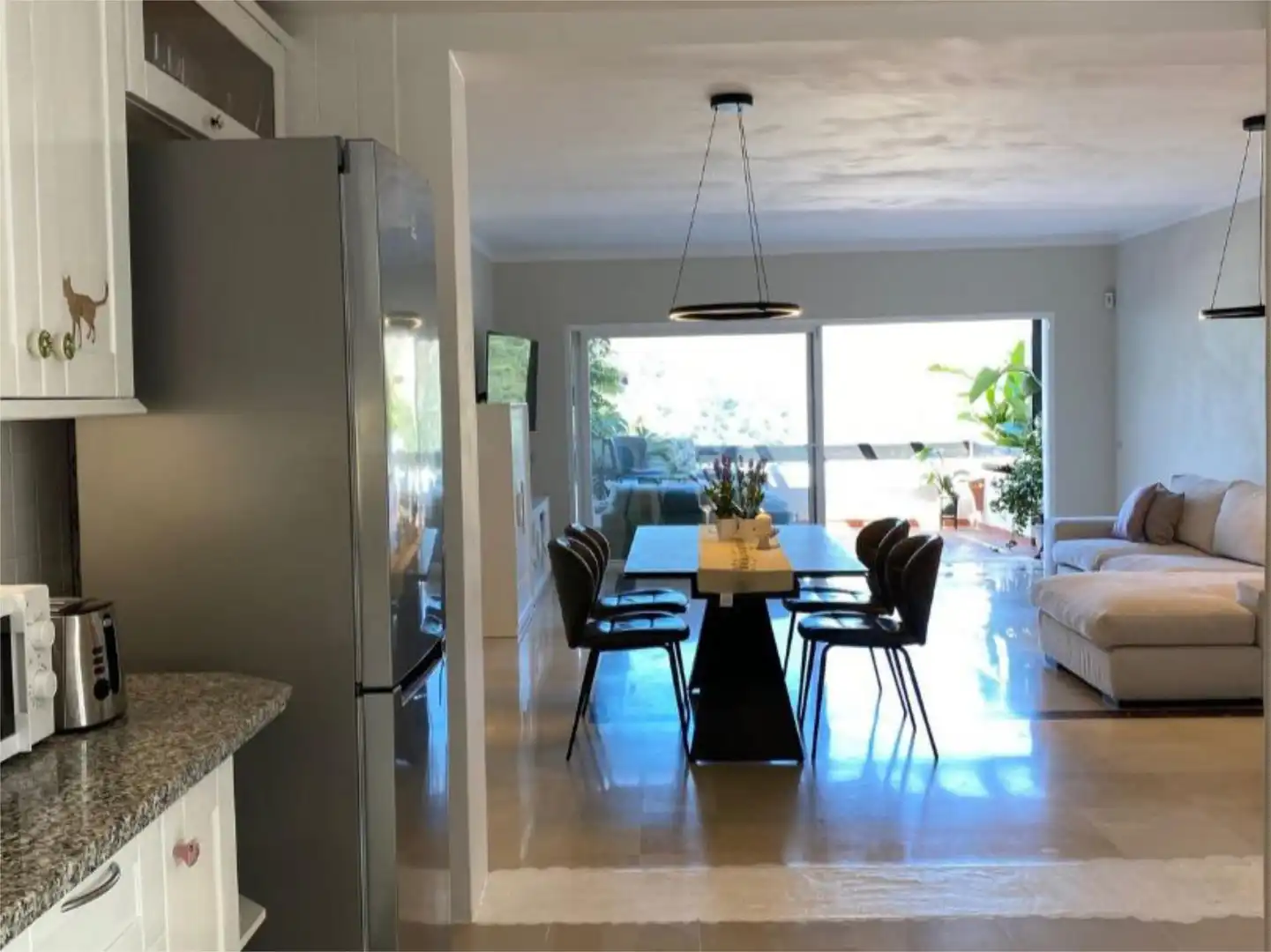Wohnung zum Verkauf in A-7176, 21, Istán Esszimmer von Wohnung zum Verkauf in Istán mit Klimaanlage, Terrasse und Schwimmbad