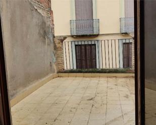 Vista exterior de Casa adosada en venda en Gandesa amb Terrassa, Traster i Balcó