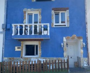 Exterior view of Single-family semi-detached for sale in Castro-Urdiales  with Balcony