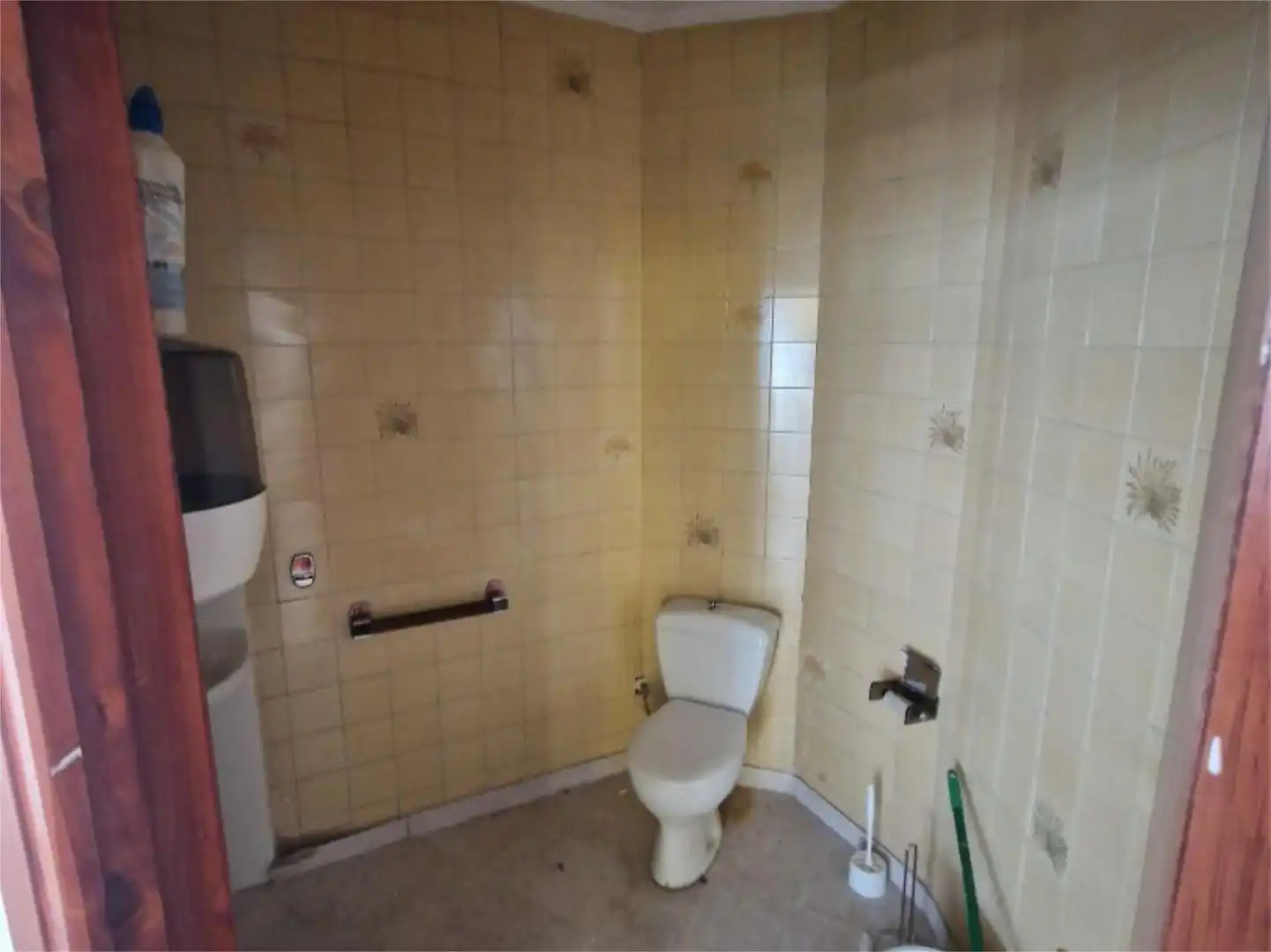 Commercial properties for sale in Calle Santa Isabel, 28, Albelda de Iregua Bathroom of Commercial properties for sale in Albelda de Iregua