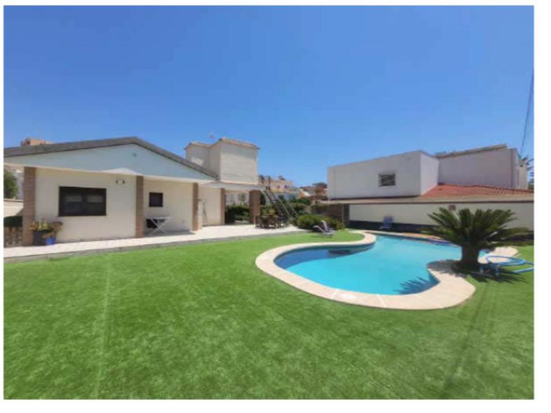 Piscina de Casa o xalet en venda en Roquetas de Mar amb Aire condicionat, Jardí privat i Terrassa