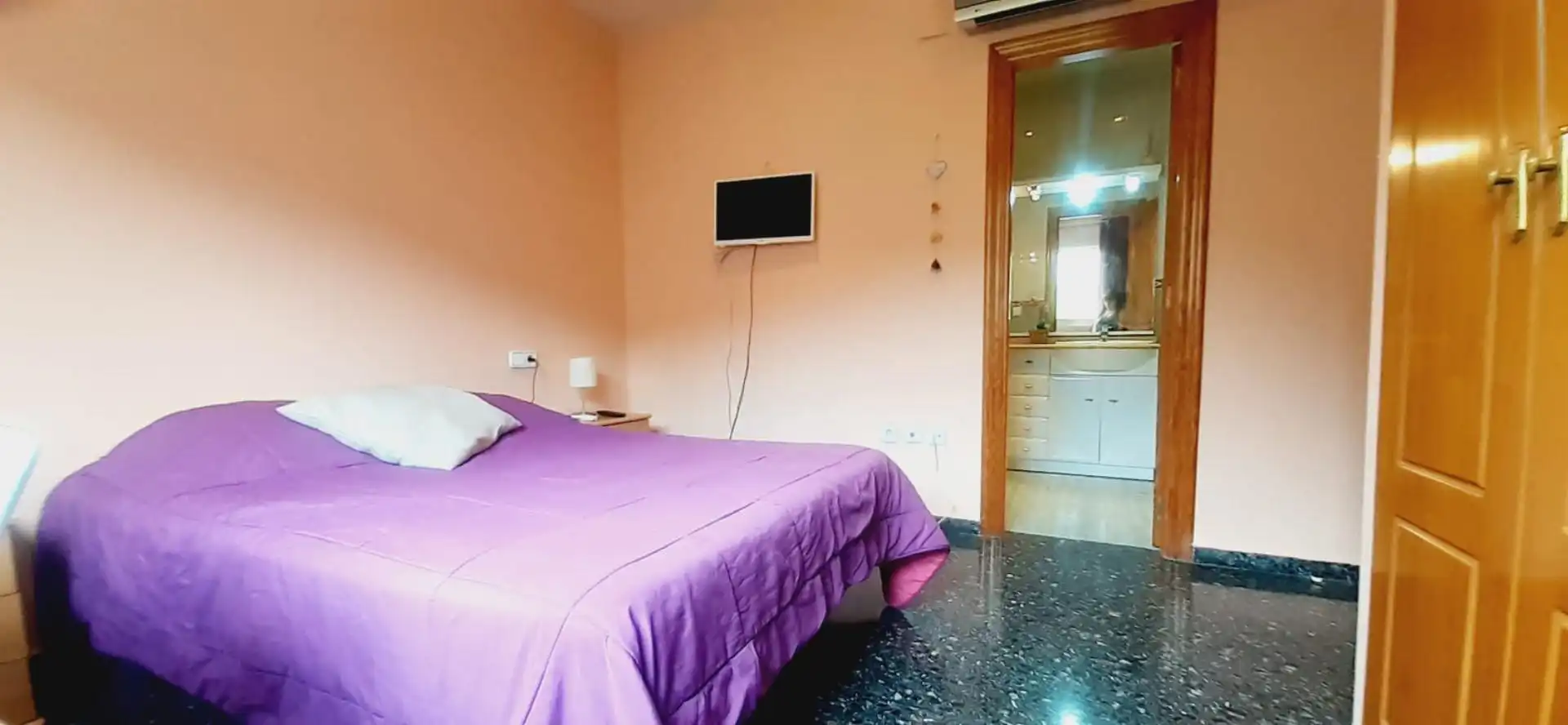 Casa adosada en venda a Plaça Xerea, 4, Xàtiva Dormitori de Casa adosada en venda en Xàtiva amb Aire condicionat, Moblat i Balcó