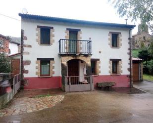 Vista exterior de Casa o xalet de lloguer en Santiurde de Reinosa amb Terrassa