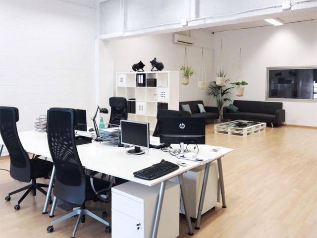 Oficina en Alquiler en Carrer de la Mare de Déu de Montserrat, 43 en La Verneda