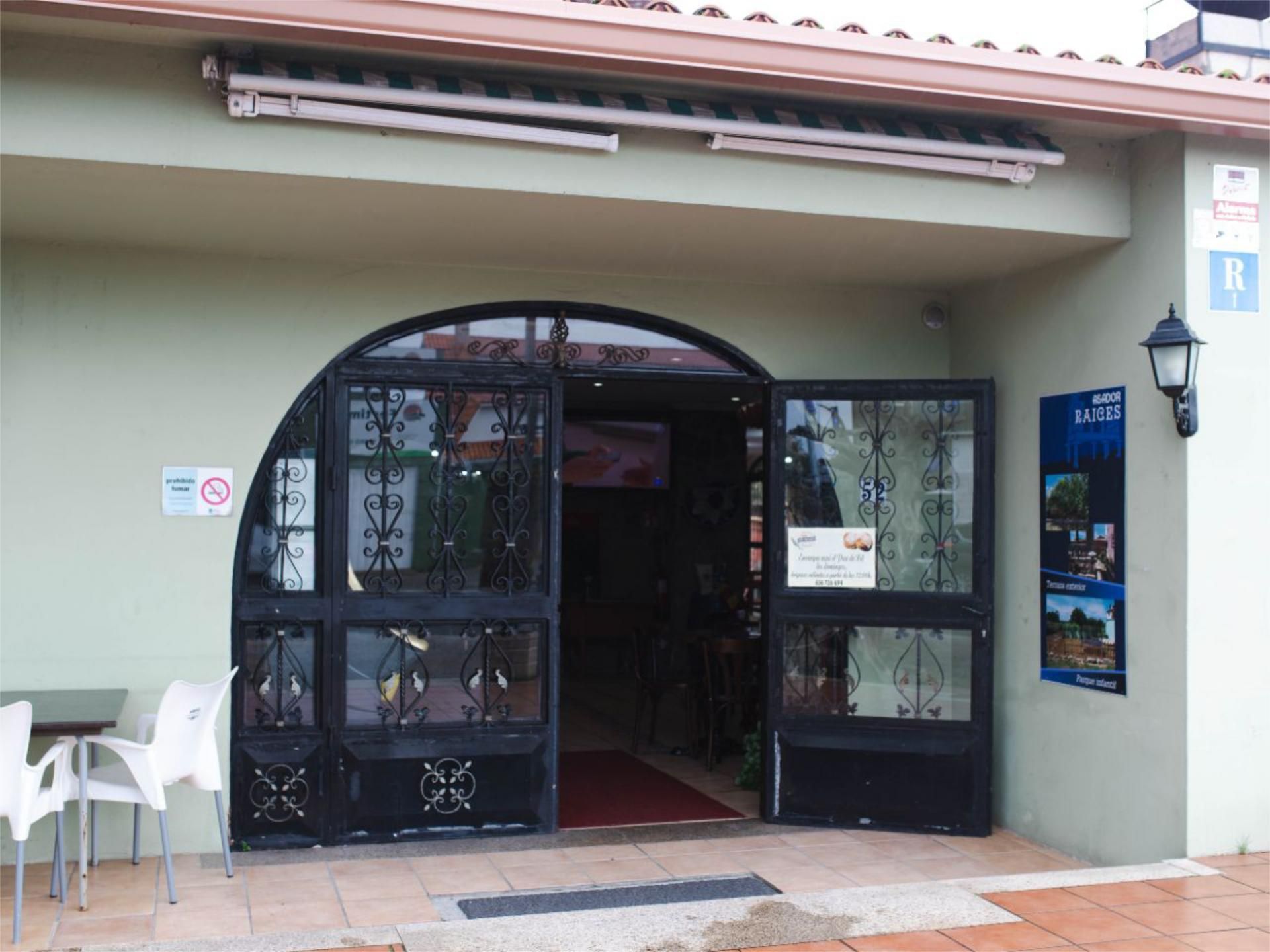 Premises to rent in Meaño  with Air Conditioner and Furnished