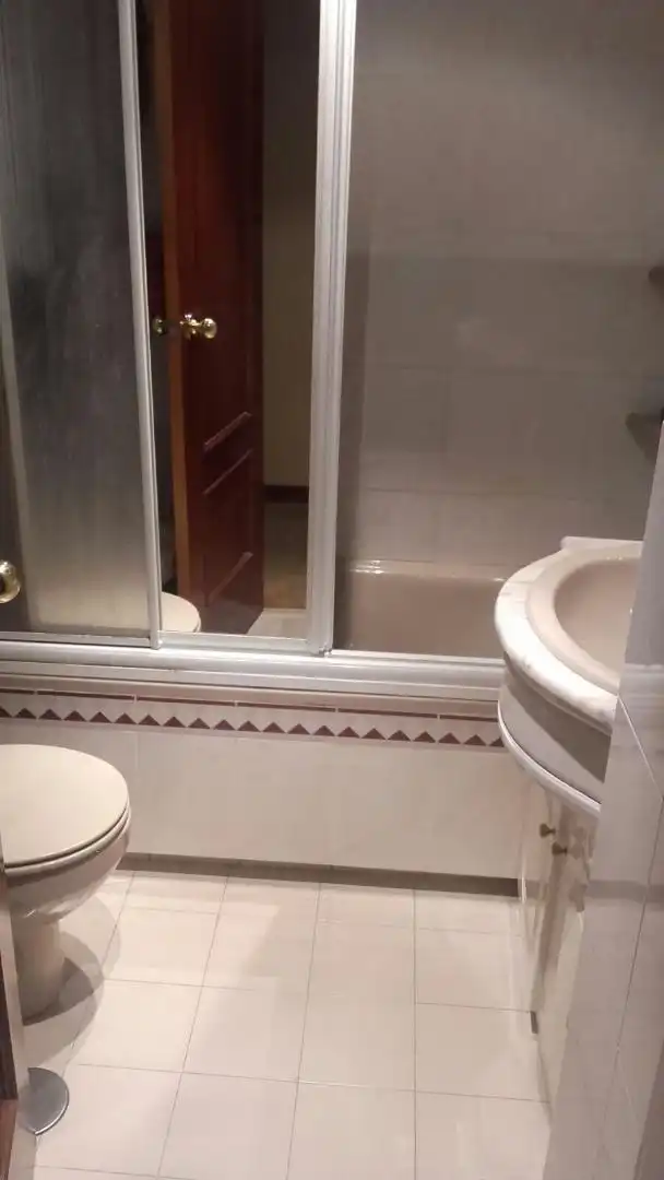 Baño de Piso para compartir en San Sebastián de los Reyes con Calefacción, Parquet y Amueblado