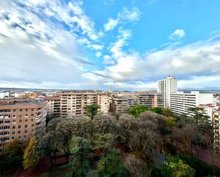 Vista exterior de Pis de lloguer en  Logroño amb Terrassa i Balcó