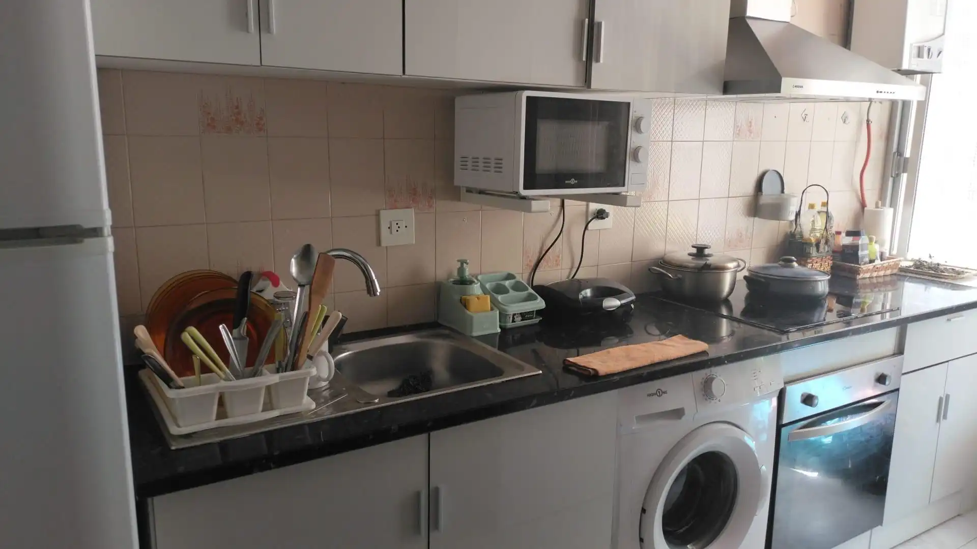 Küche von Wohnung zur untervermieten in Alicante / Alacant mit Möbliert, Ofen und Waschmaschine
