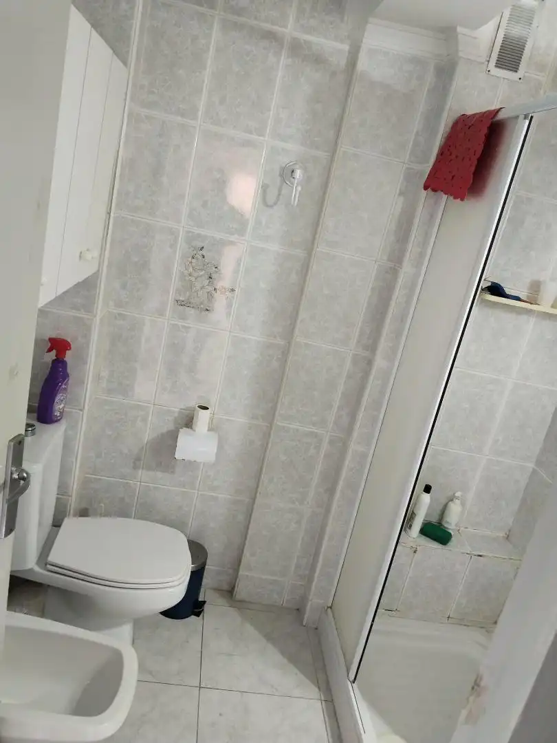 Badezimmer von Wohnung zur untervermieten in Alicante / Alacant mit Möbliert, Ofen und Waschmaschine