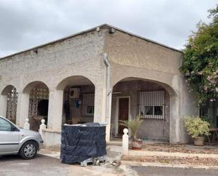 Vista exterior de Casa adosada en venda en Crevillent amb Terrassa i Piscina