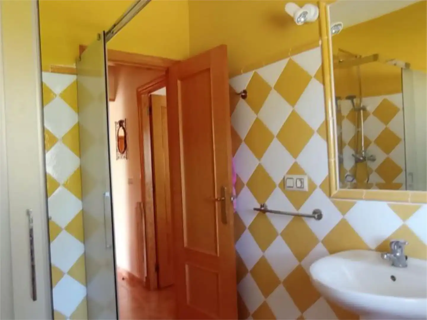 Bathroom of Houses for sale in Riópar