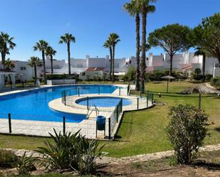 Jardí de Casa adosada de lloguer en Chiclana de la Frontera amb Aire condicionat, Terrassa i Piscina