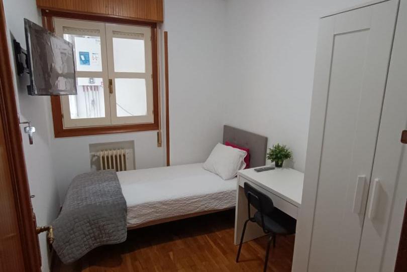 Flat to share in Calle Virgen del Amparo, 40, Plan Sur - Amistad, Guadalajara - image 1 Photo 1 of Flat to share in Calle Virgen del Amparo, 40, Plan Sur - Amistad, Guadalajara