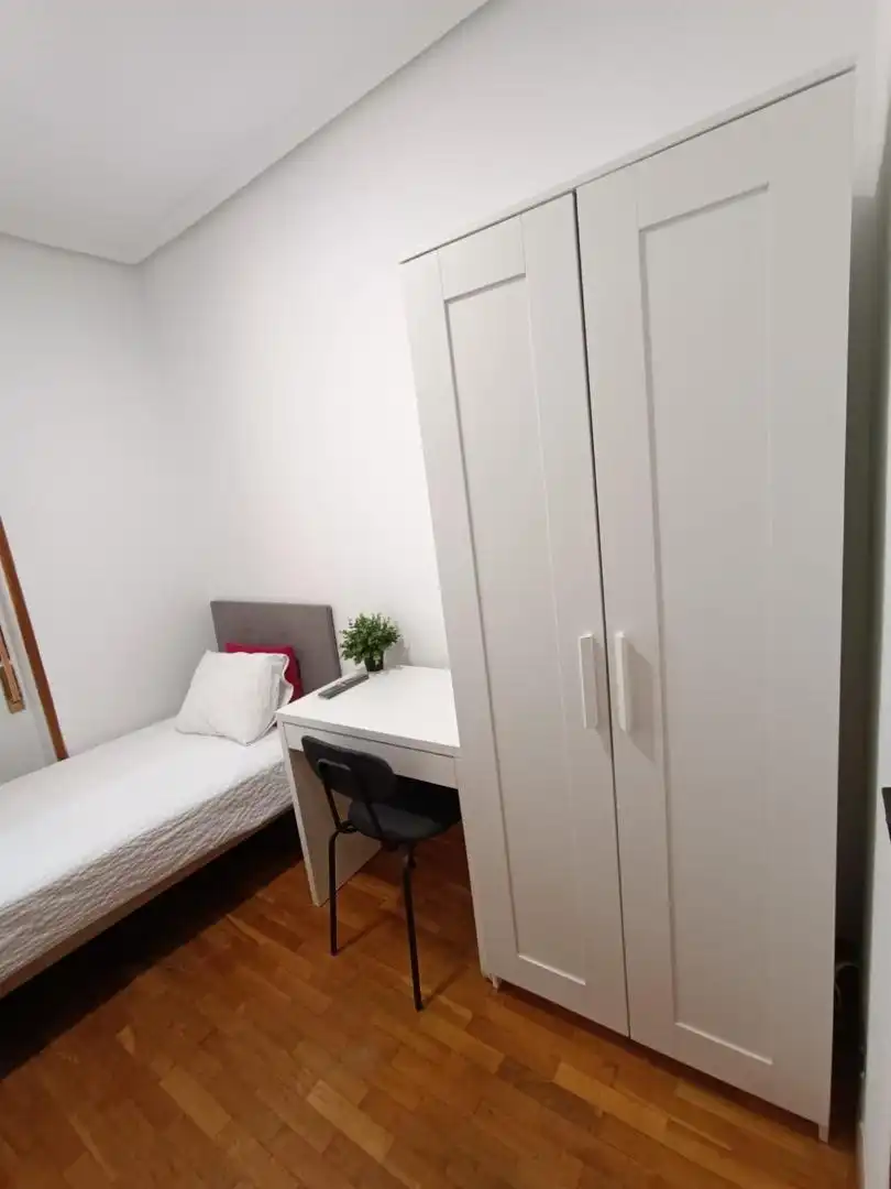 Habitación en Calle Virgen del Amparo, 40, Plan Sur - Amistad Habitación de Piso para compartir en Guadalajara con Calefacción, Amueblado y Horno