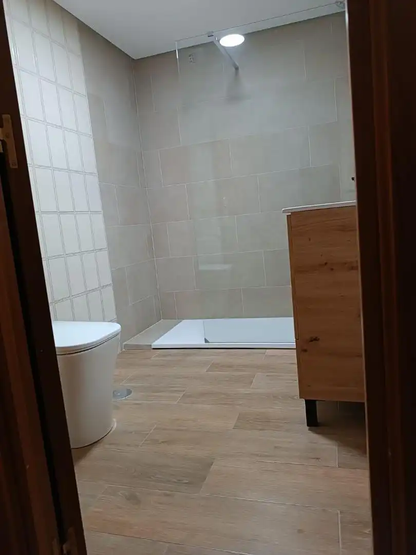Habitación en Calle Virgen del Amparo, 40, Plan Sur - Amistad Baño de Piso para compartir en Guadalajara con Calefacción, Amueblado y Horno
