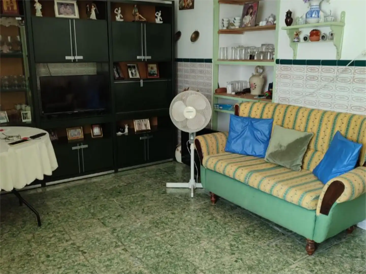 Casa adosada en venta en Calle Malavé, 116, Valle de la Serena Sala de estar de Casa adosada en venta en Valle de la Serena con Jardín privado, Amueblado y Balcón