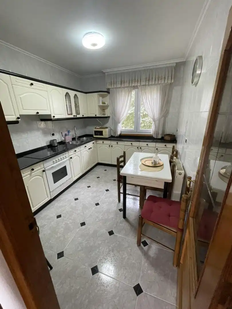 Casa o chalet en venta en Lugar Paredes, 2, Mesía Cocina de Casa o chalet en venta en Mesía con Calefacción, Jardín privado y Parquet