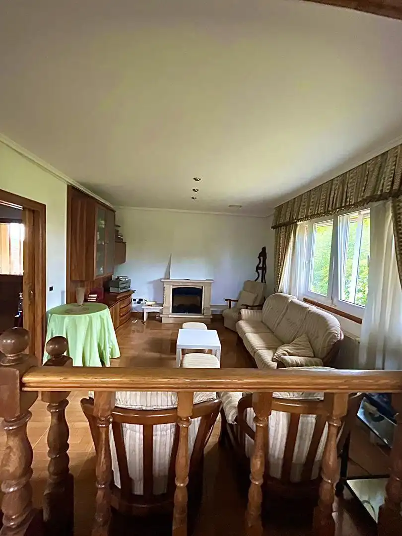 Casa o chalet en venta en Lugar Paredes, 2, Mesía Sala de estar de Casa o chalet en venta en Mesía con Calefacción, Jardín privado y Parquet