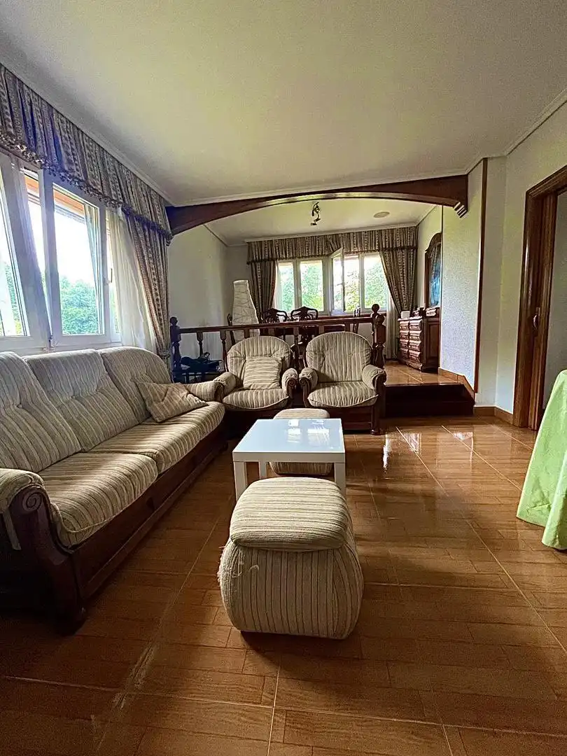 Casa o chalet en venta en Lugar Paredes, 2, Mesía Sala de estar de Casa o chalet en venta en Mesía con Calefacción, Jardín privado y Parquet