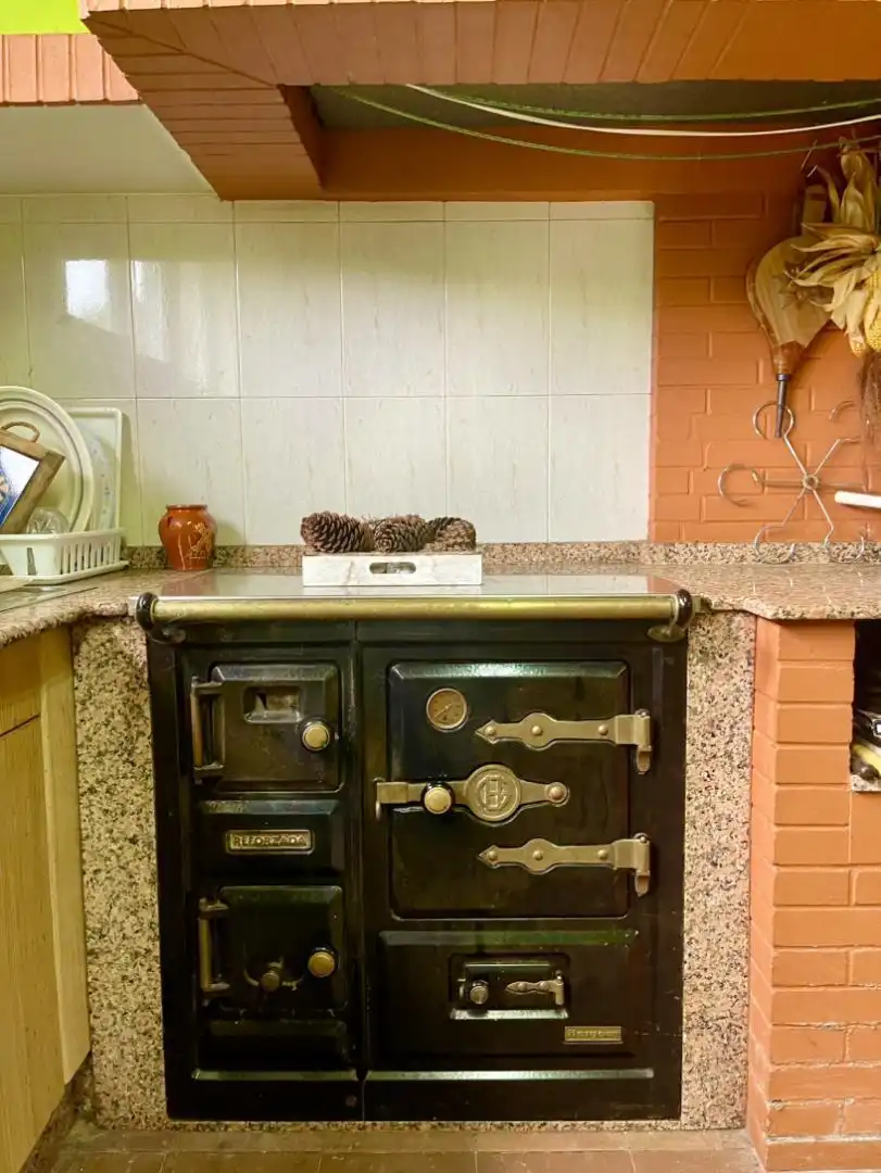 Casa o chalet en venta en Lugar Paredes, 2, Mesía Cocina de Casa o chalet en venta en Mesía con Calefacción, Jardín privado y Parquet