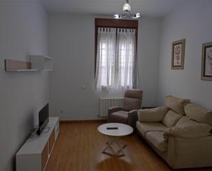 Sala d'estar de Apartament de lloguer en Quintanar de la Orden amb Calefacció, Parquet i Moblat