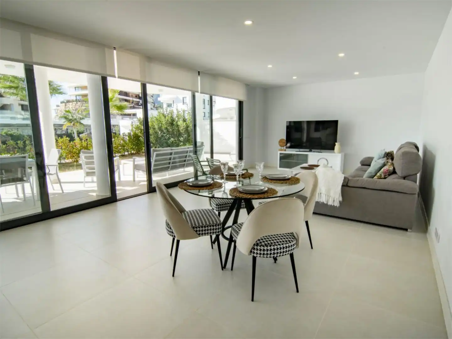 Esszimmer von Erdgeschoss zum Verkauf in Fuengirola mit Klimaanlage, Terrasse und Schwimmbad