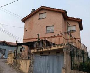 Vista exterior de Casa adosada en venda en Siero amb Terrassa