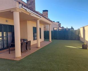 Terrassa de Casa o xalet en venda en Palomares del Río amb Aire condicionat, Piscina i Balcó