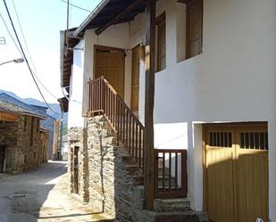 Vista exterior de Casa adosada en venda en Oencia amb Balcó