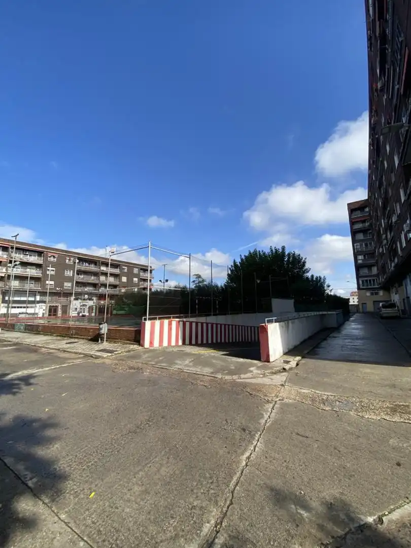 Vista exterior de Garatge en venda en Talavera de la Reina