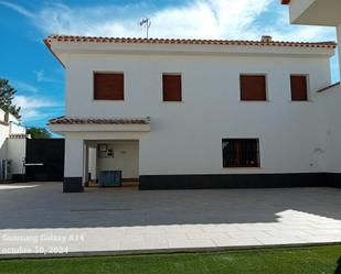 Vista exterior de Casa o xalet de lloguer en  Albacete Capital amb Aire condicionat, Calefacció i Jardí privat