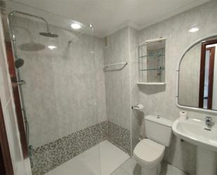 Bathroom of Flat to rent in Torrevieja  with Air Conditioner and Terrace