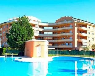 Vista exterior de Àtic en venda en Manilva amb Terrassa i Piscina