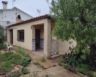 Vista exterior de Casa o xalet en venda en La Bisbal del Penedès amb Piscina