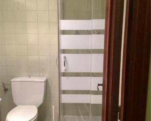 Bathroom of Flat for sale in Oviedo   with Heating, Terrace and Furnished