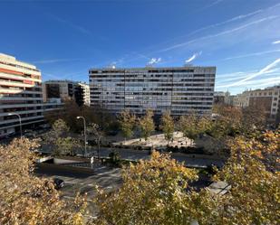 Vista exterior de Pis de lloguer en  Madrid Capital amb Aire condicionat, Terrassa i Balcó