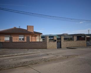 Vista exterior de Casa o xalet en venda en Soto de Cerrato  amb Calefacció i Moblat