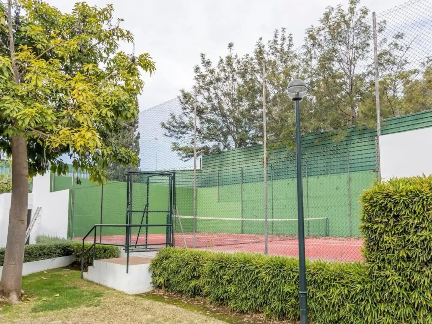 Piso en venta en Calle Vargas Llosa, 1, Puerto Banús Vista exterior de Piso en venta en Marbella con Aire acondicionado, Calefacción y Trastero