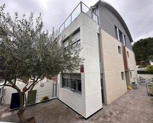 Vista exterior de Casa o xalet en venda en Las Rozas de Madrid amb Aire condicionat i Piscina