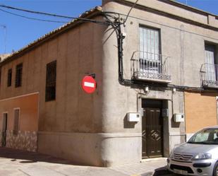 Vista exterior de Pis en venda en Calzada de Calatrava amb Balcó