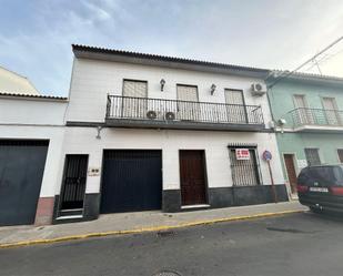 Vista exterior de Casa adosada en venda en Bollullos Par del Condado amb Aire condicionat, Terrassa i Balcó