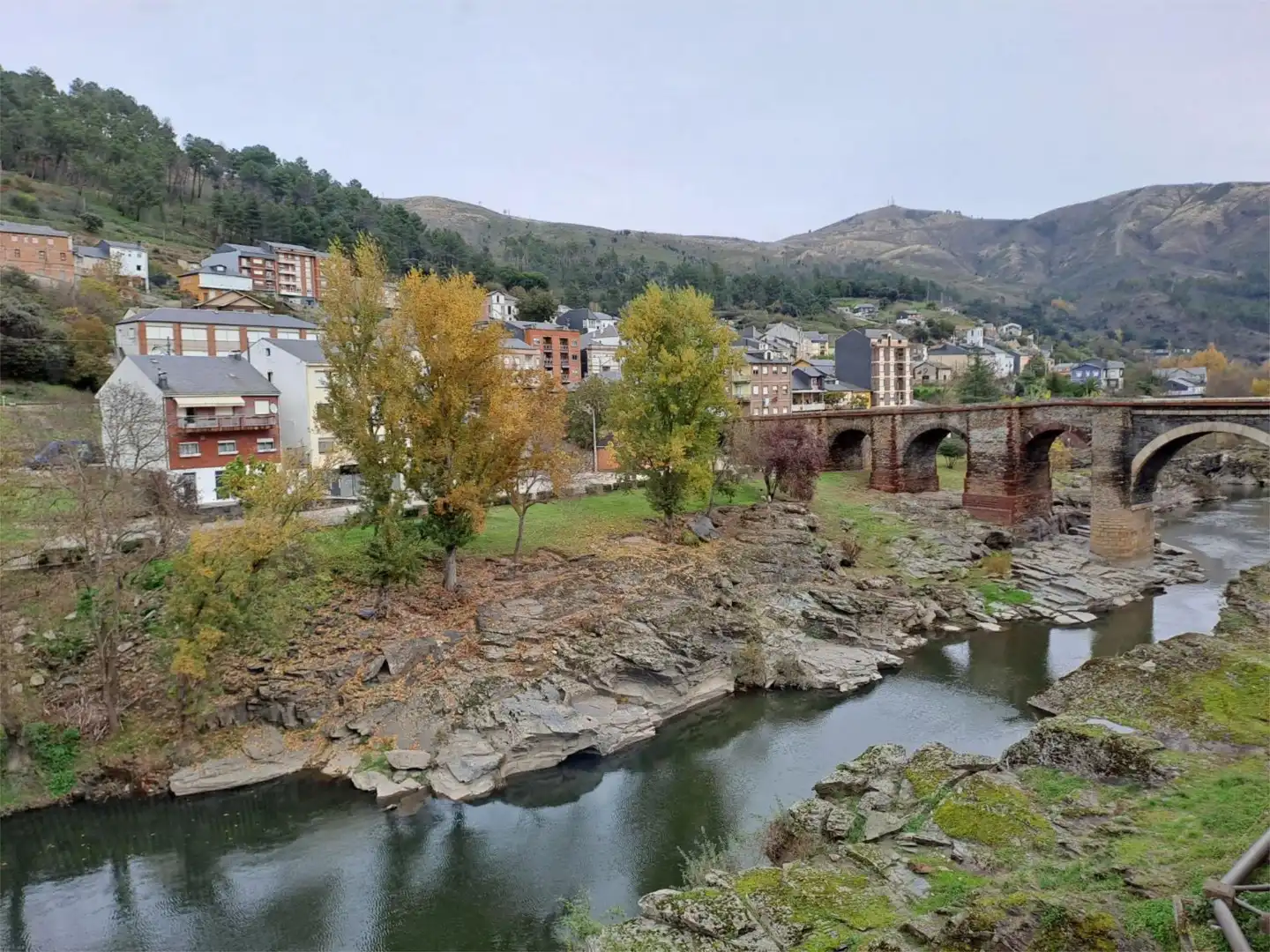 Geschaftsraum zur Miete in Travesía de Éntoma, 1, Carballeda de Valdeorras Außenansicht von Geschaftsraum zur Miete in Carballeda de Valdeorras